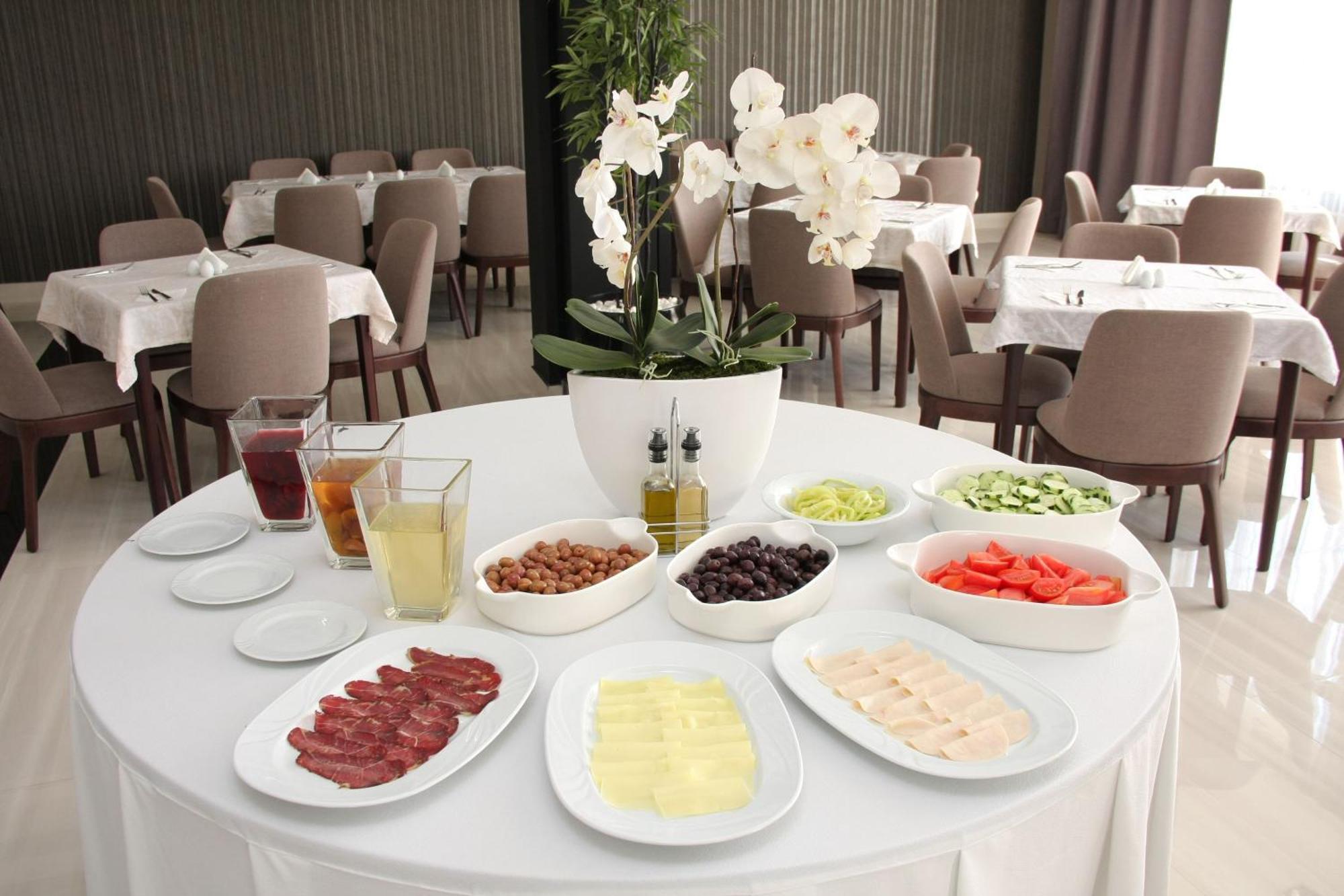 Bosphorus Hotel Алексинац Экстерьер фото