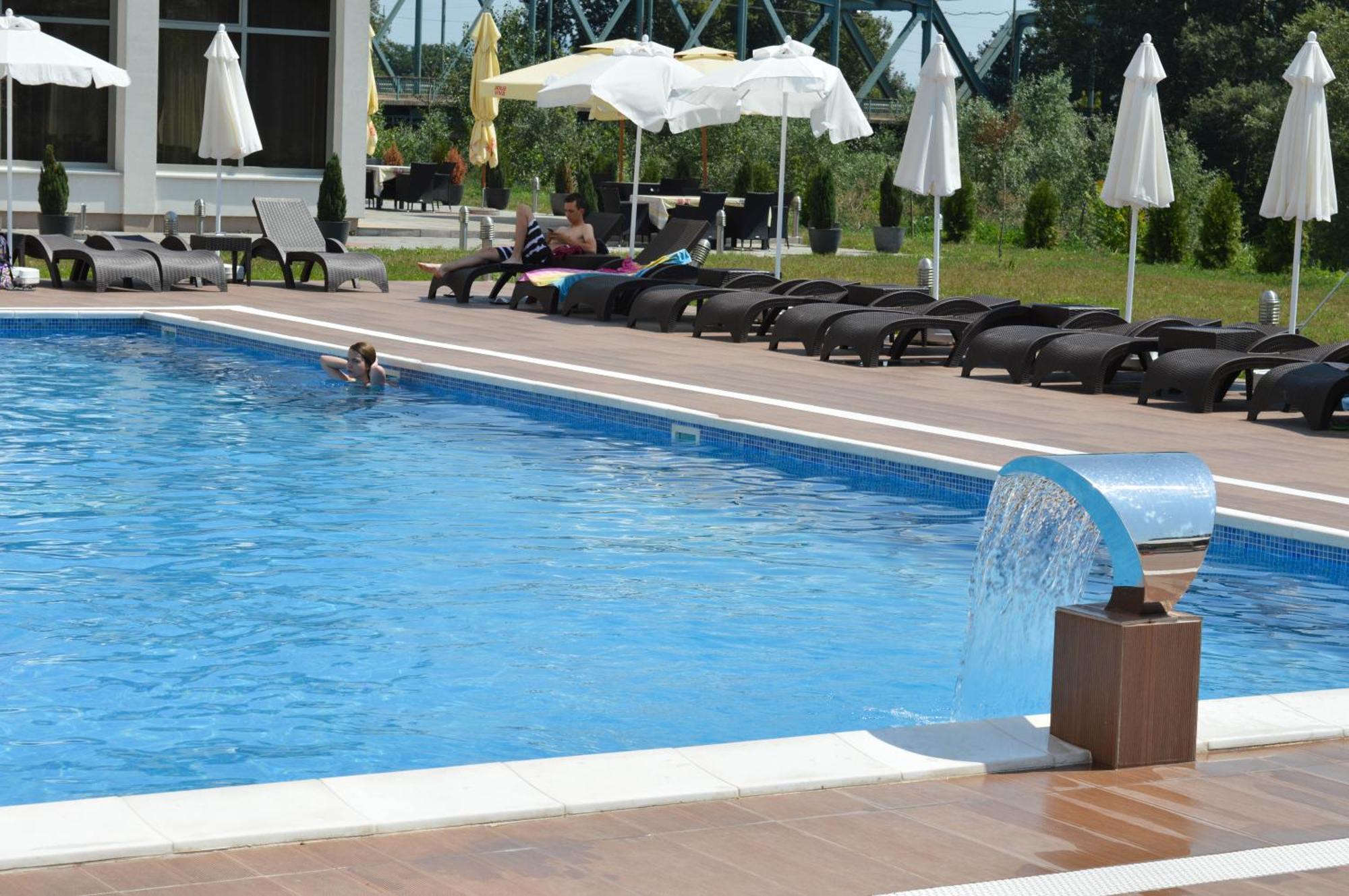 Bosphorus Hotel Алексинац Экстерьер фото
